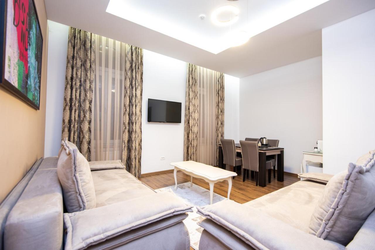 Megapolis Main Street Suites Sarajevo Luaran gambar