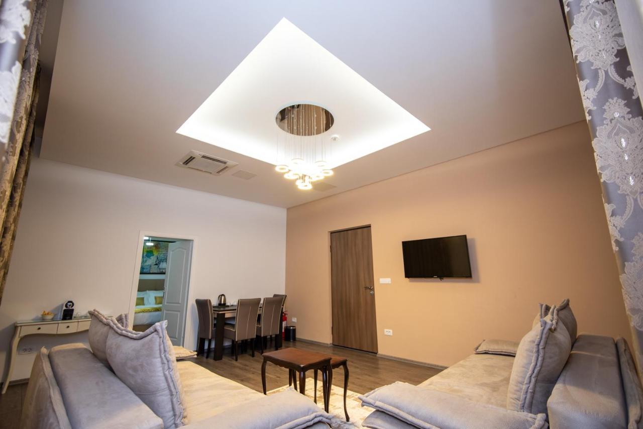 Megapolis Main Street Suites Sarajevo Luaran gambar
