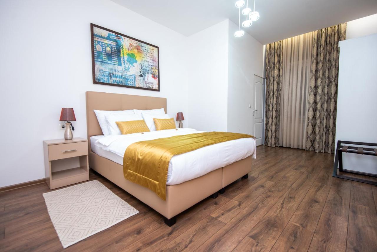 Megapolis Main Street Suites Sarajevo Luaran gambar